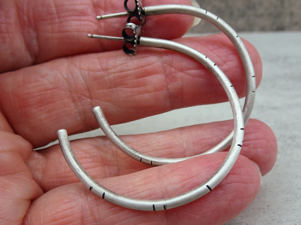 ES-189 Line Textured Sterling Silver Post-Style Hoops