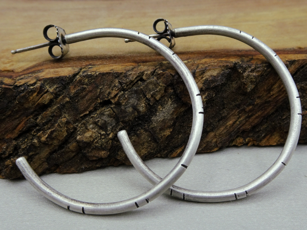 ES-189 Line Textured Sterling Silver Post-Style Hoops