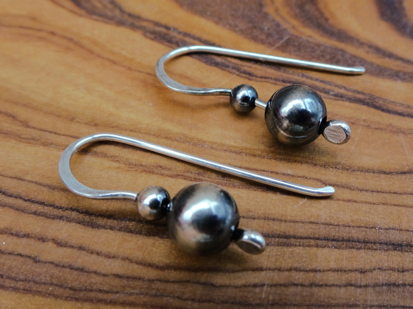 ES-175 Tiny Sterling Silver Drops with Navajo Pearl Style Beads