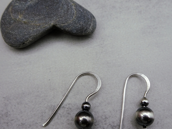 ES-175 Tiny Sterling Silver Drops with Navajo Pearl Style Beads