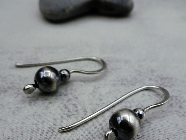 ES-175 Tiny Sterling Silver Drops with Navajo Pearl Style Beads
