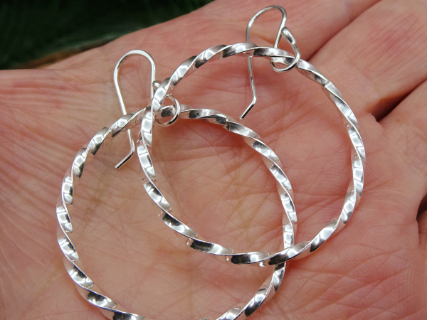ES-172 Twisted Sterling Silver Hoops - Shiny