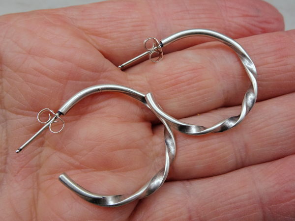 ES-183 Twisted Sterling Silver Post-Style Hoops