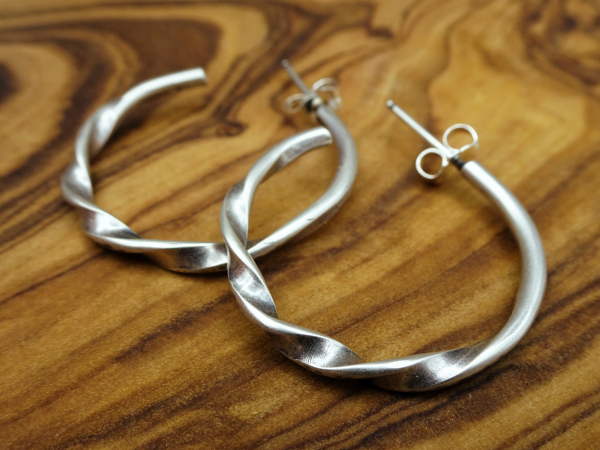ES-183 Twisted Sterling Silver Post-Style Hoops