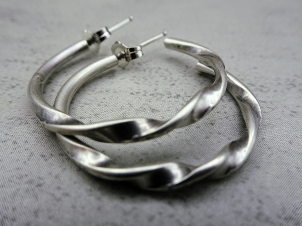 ES-183 Twisted Sterling Silver Post-Style Hoops