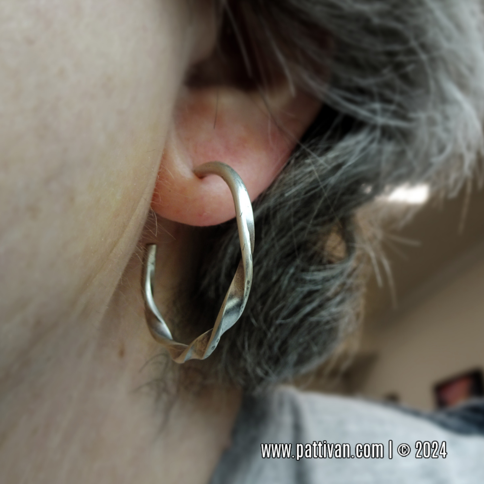 ES-183 Twisted Sterling Silver Post-Style Hoops