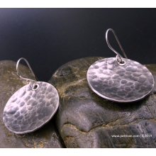 hammered_sterling_disc_earrings_by_patti_vanderbloemen-8.jpg