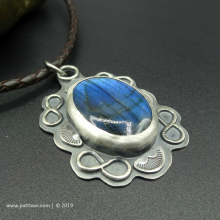 labradorite_and_sterling_pendant_necklace_by_patti_vanderbloemen-1.jpg